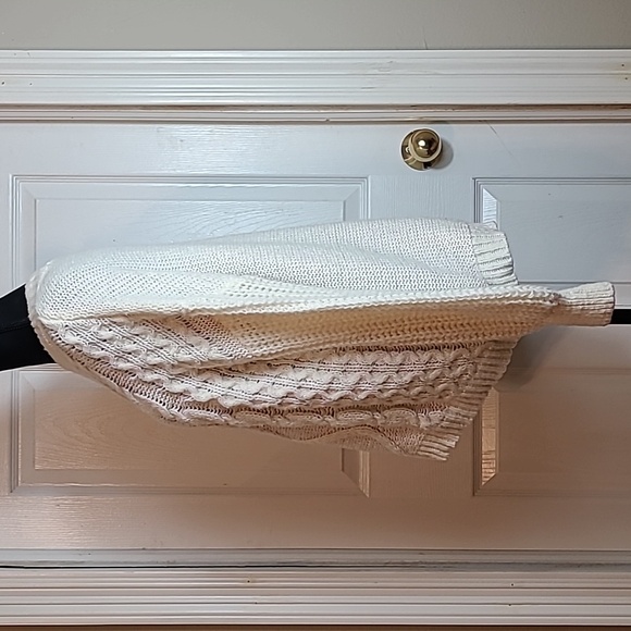 So Cable Knit Sweater - Picture 6 of 11